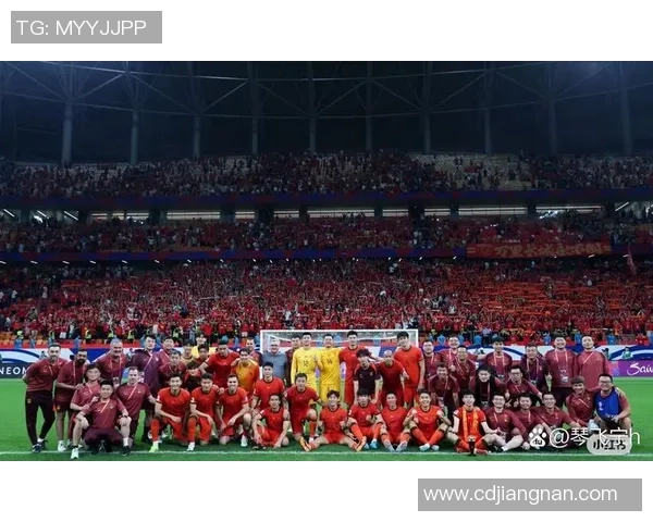 新加坡队2-1打败我国香港队 晋级2027年男足亚洲杯决赛圈